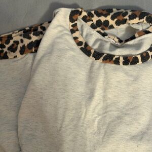 Source Unknown Leopard Print Long Sleeve Tee - Cream and Black